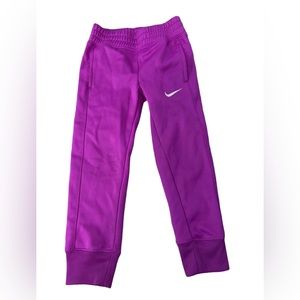 🛍️Nike thermal fit jogger size 4